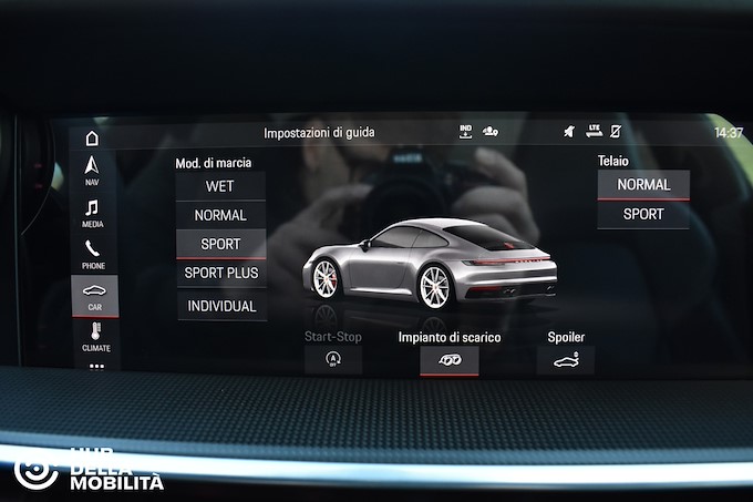 PORSCHE 911 Carrera 4S